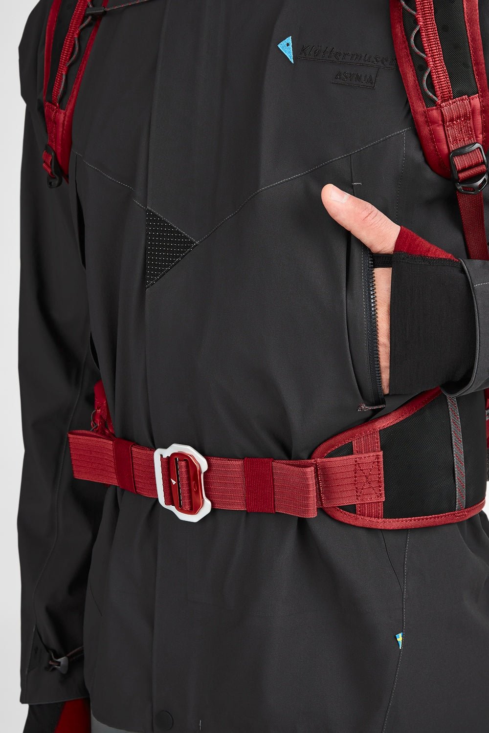 Klattermusen Men's Asynja Jacket - Raven | Coffee Outdoors