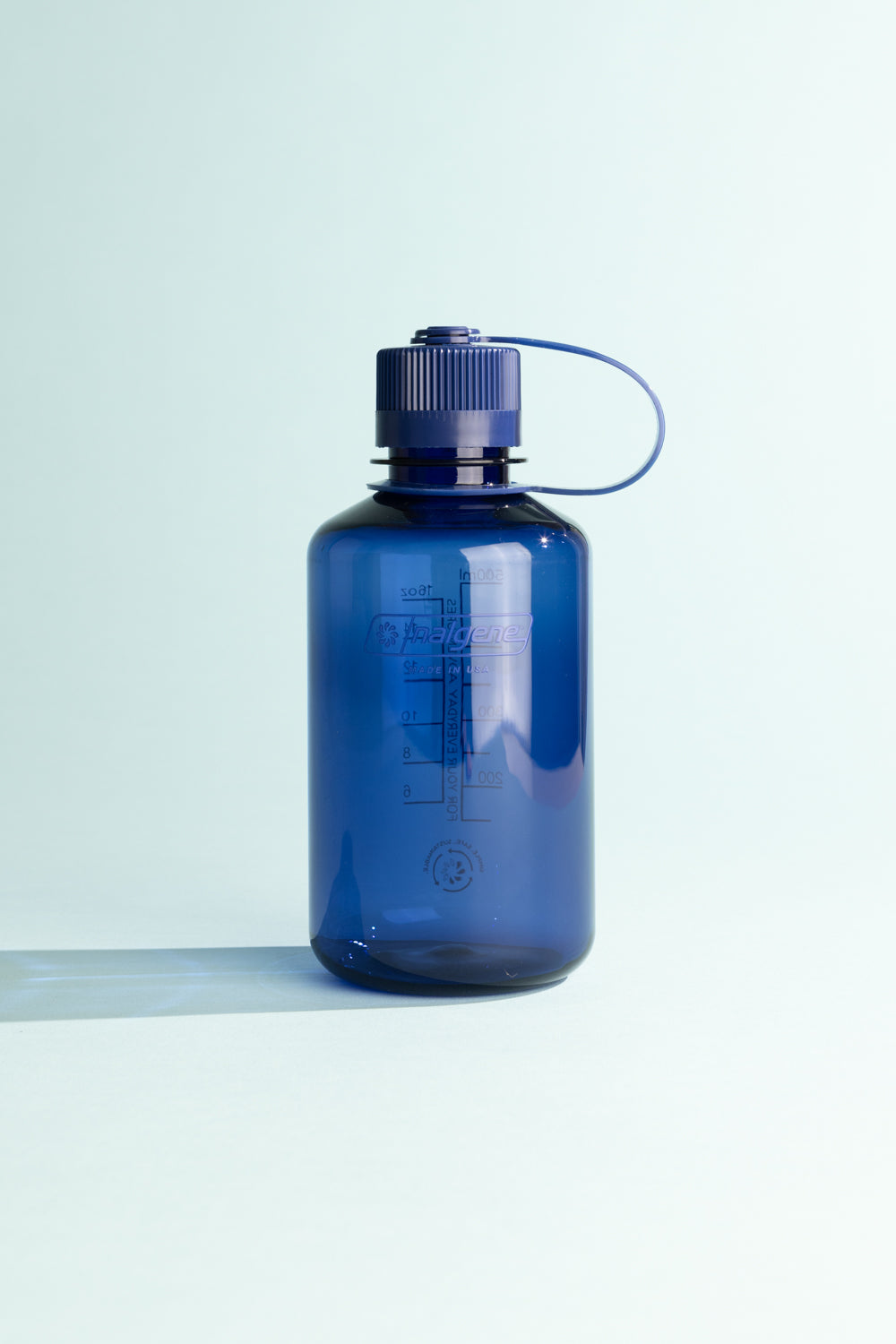 Nalgene Sustain N/M 500ml - Denim bottle on a light background, ideal for on-the-go hydration.