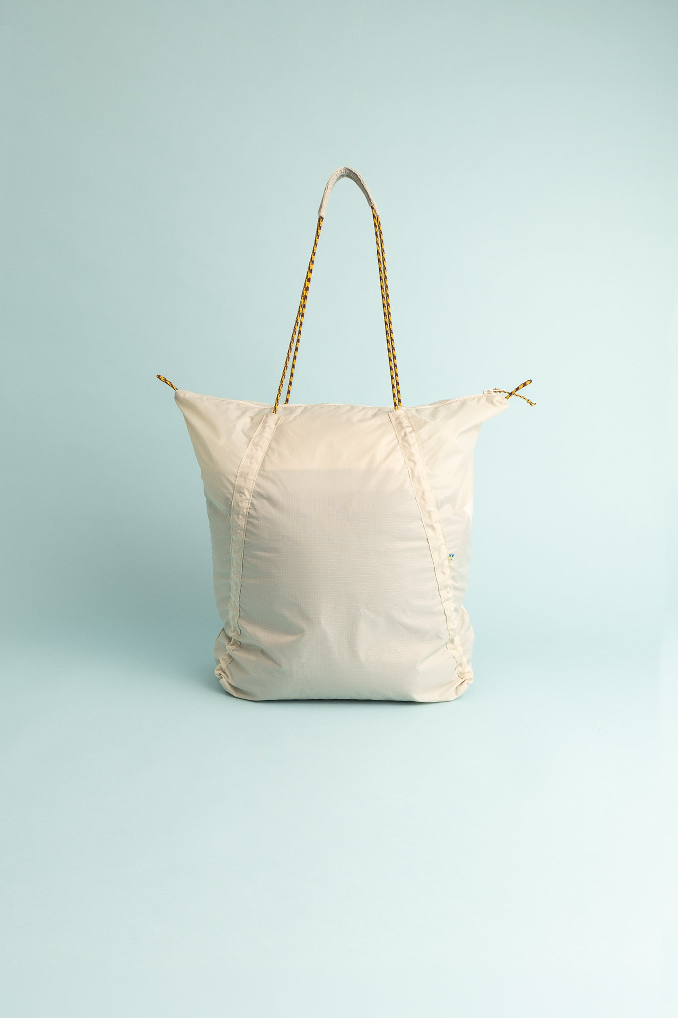 Klattermusen Gebo Bag 23L in Putty Grey, view 4.