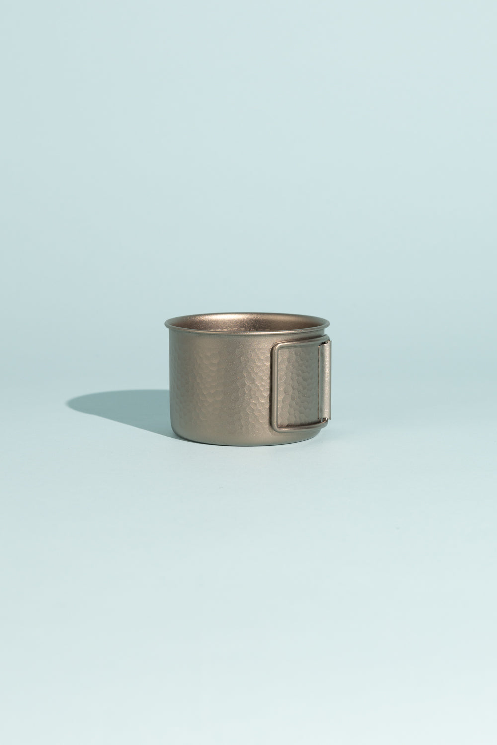 Evernew Dekoboco Titanium Cup with hammered texture, showcasing its sleek and lightweight design.