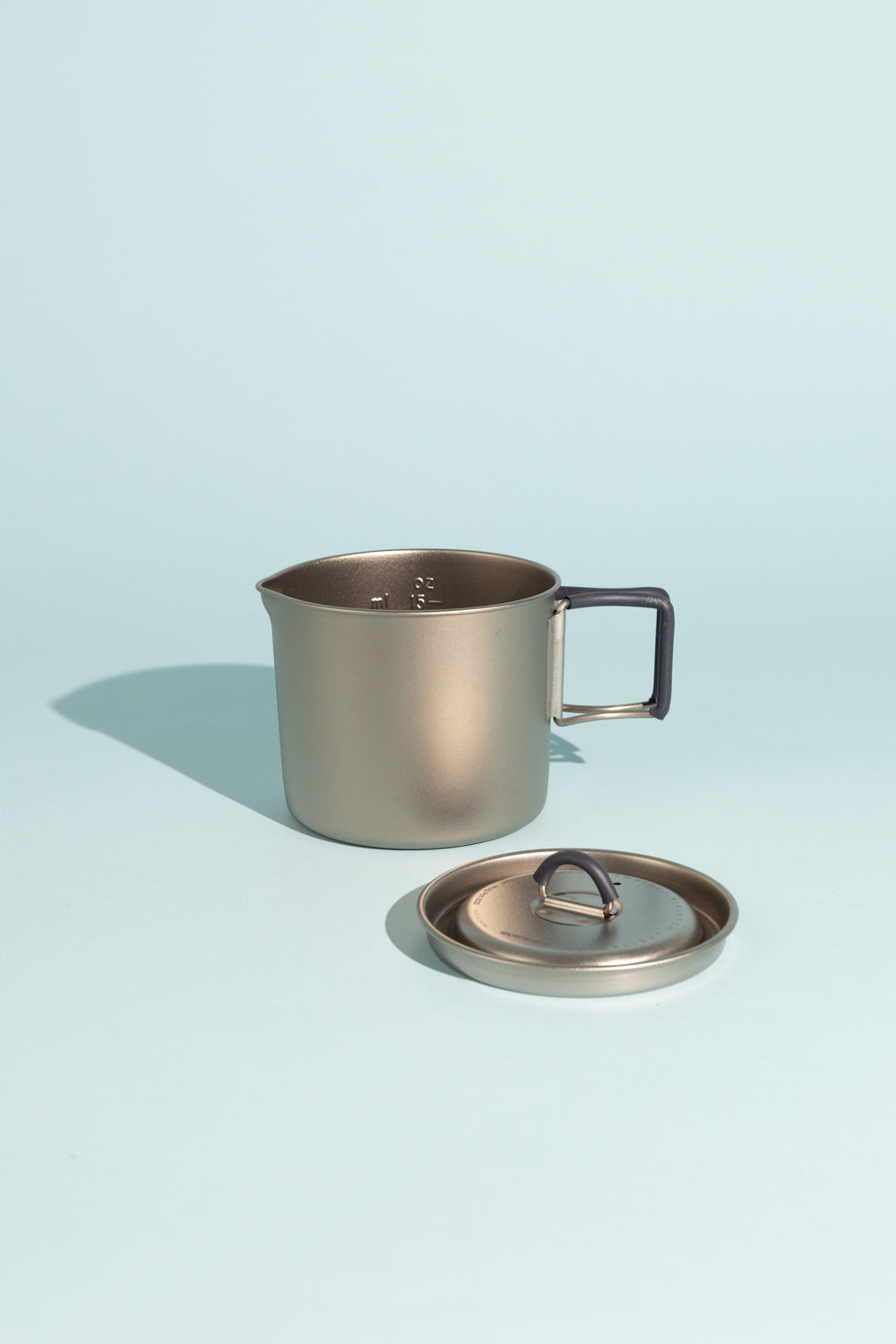 Evernew MP500 Flat Titanium Pot/Teapot with lid, 550ml capacity for tea and coffee, durable and portable design.