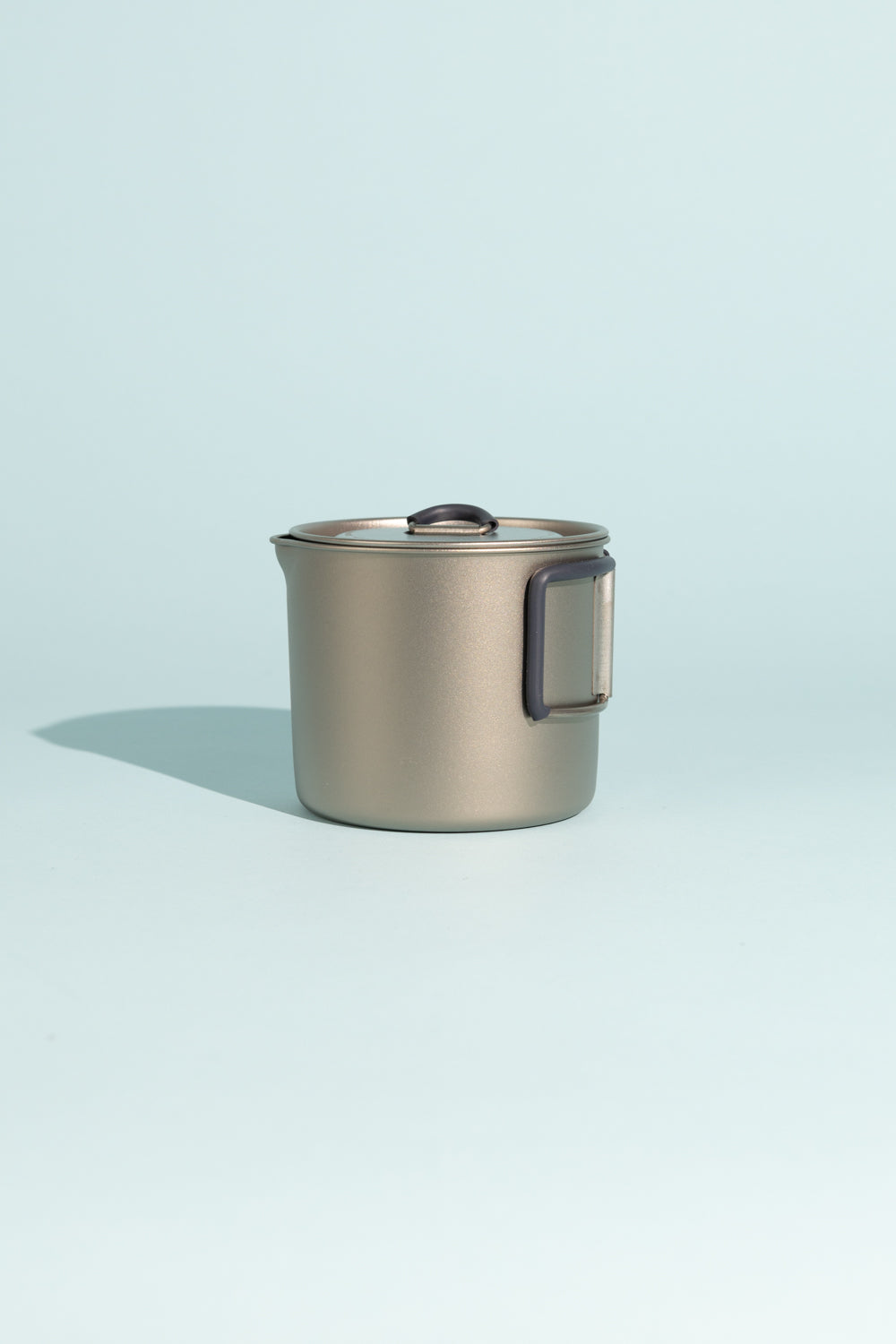 Evernew MP500 Flat Titanium Pot/Teapot, 550ml capacity, lightweight and efficient for camping and hiking.