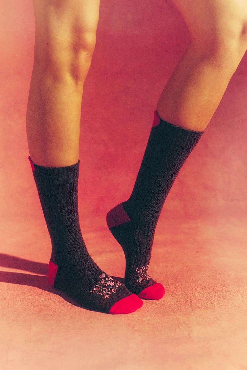 Alex Zono Feet Huggers Socks in Butterflies Brown, view 6.