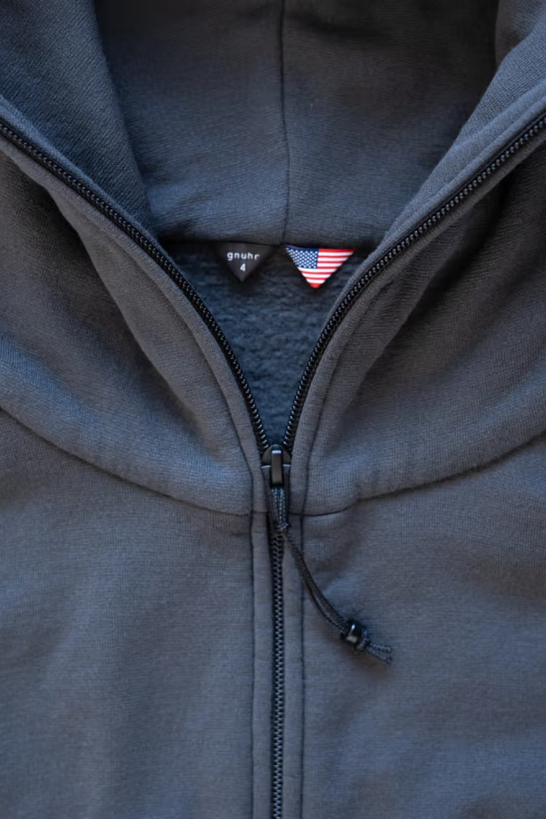 Gnuhr Power Hoodie v1.5 in asphalt color, showcasing the hood and zipper details with polartec fabric.