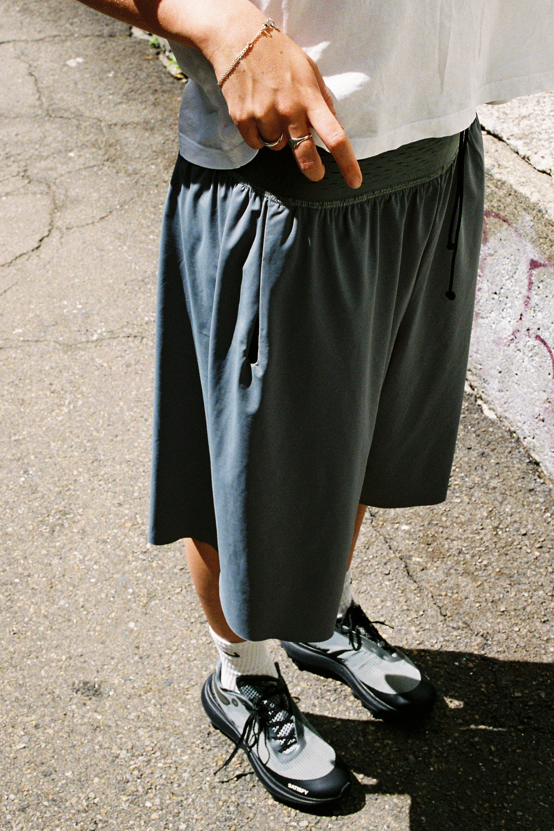 Gnuhr Warp Short Long in Charcoal, view 2.