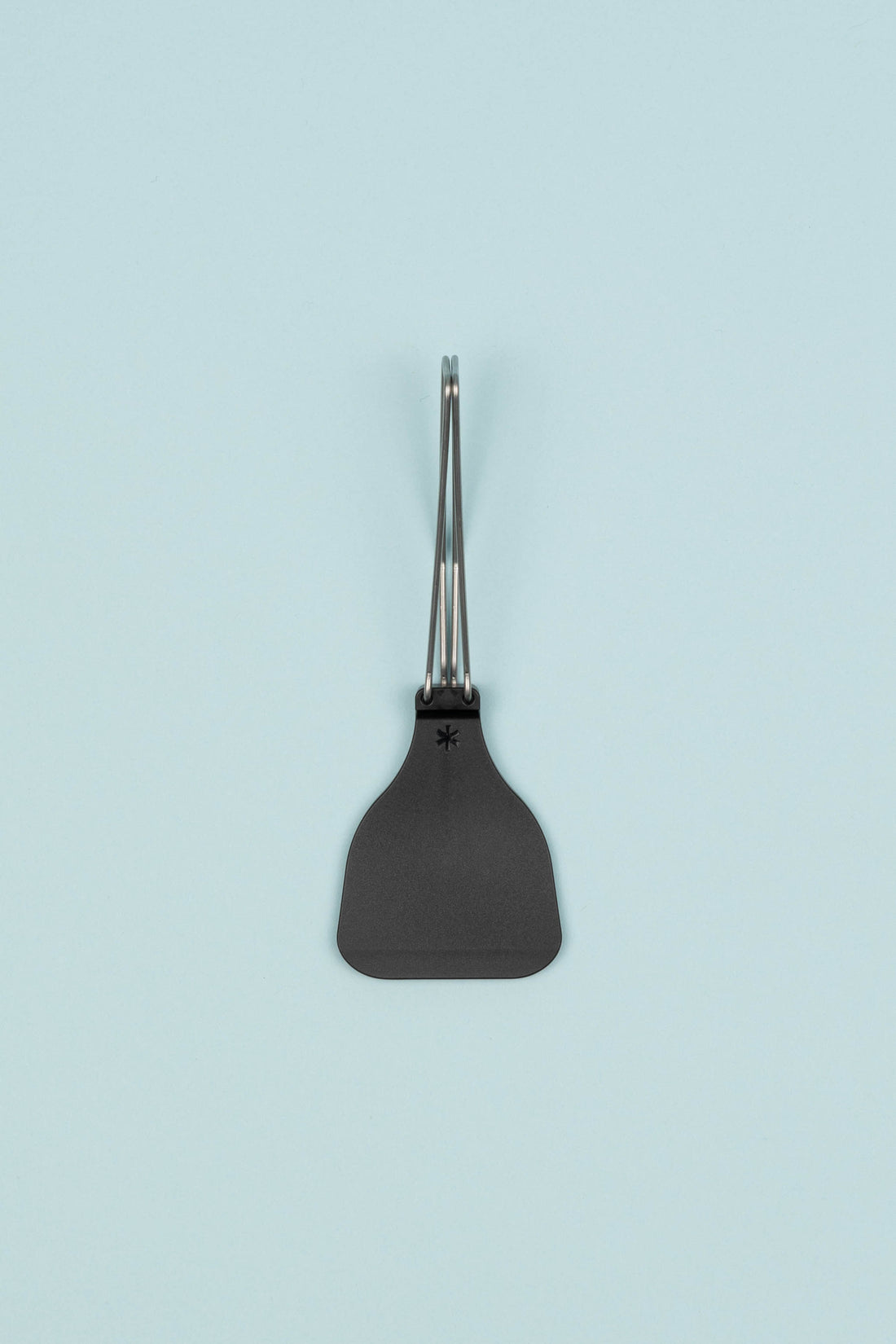 Snow Peak Yaen Turner Peta compact spatula with stainless steel handle and nylon blade.