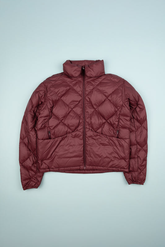 Hikerkind Packable Puffer 01 - Obsidian, lightweight puffer jacket with water resistant shell and spacious pockets.