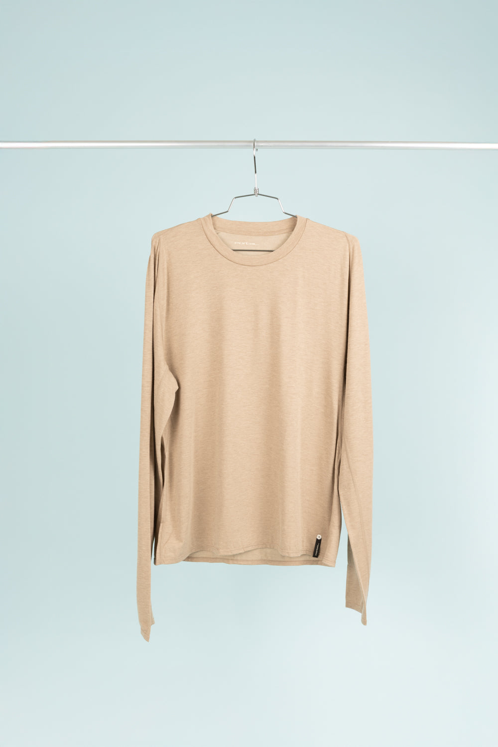 Portal Drift Merino Long Tee in Desert Taupe, offering ergonomic fit and made from thermoregulating merino wool.