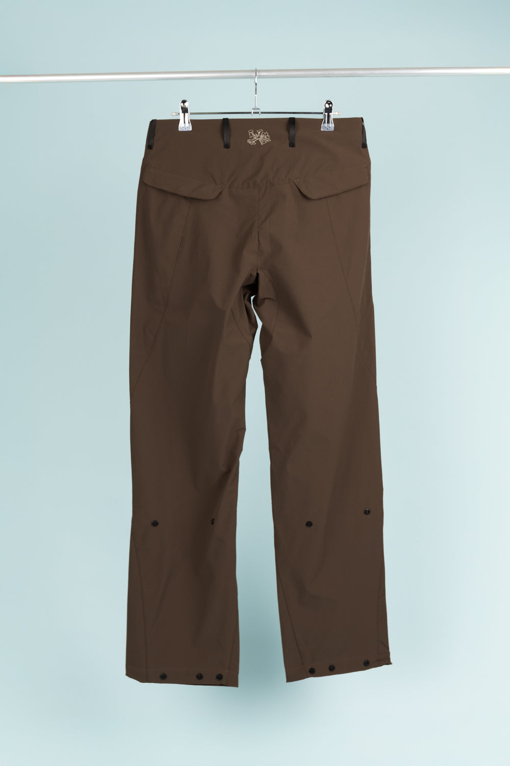 Rear view of Portal Traka Softshell Pant in Slate Black, showcasing features and design for active lifestyle.