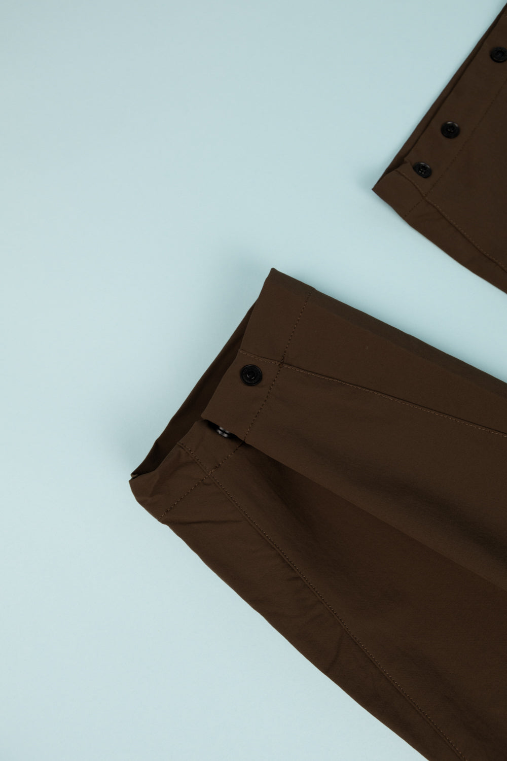 Portal Traka Softshell Pant in slate black, showcasing design details and fabric texture for active and everyday use.