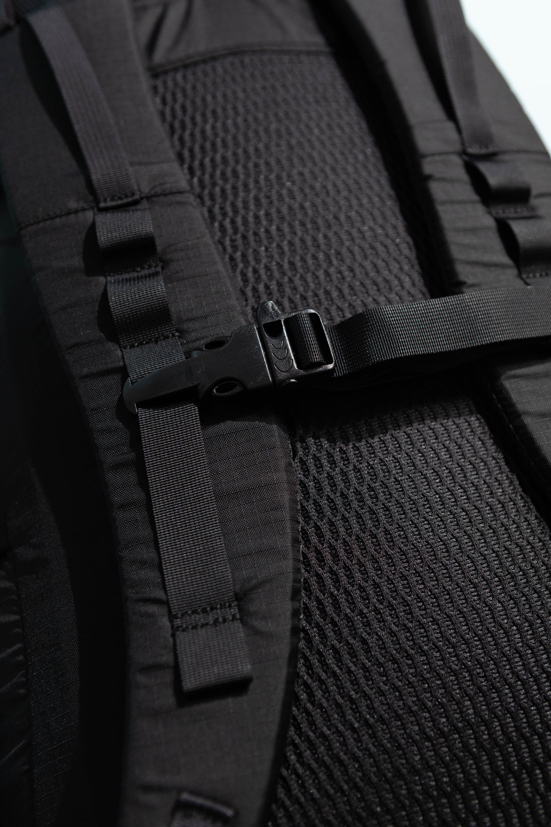 THREE Backpack - UX10 White Zip
