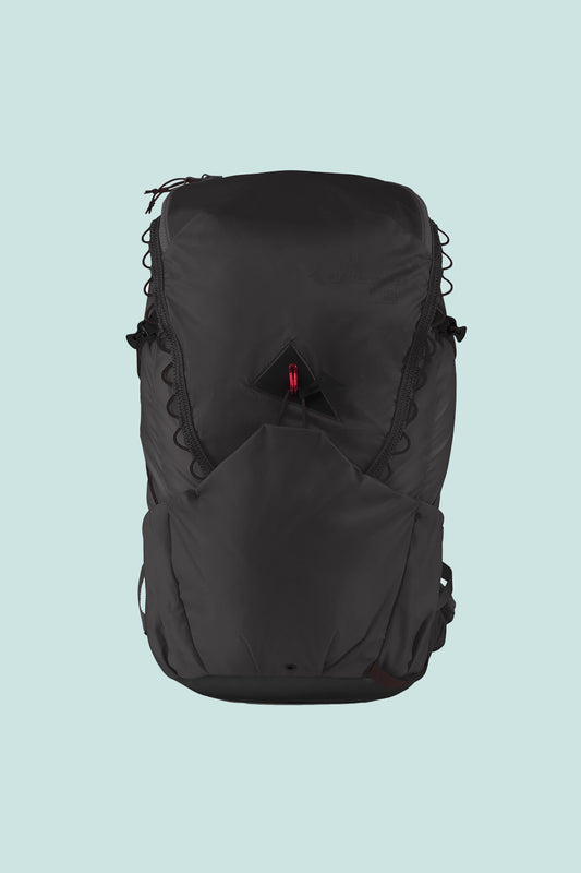 Klattermusen Gilling Backpack 20L in Raven color, featuring a large opening and ergonomic design for comfort.