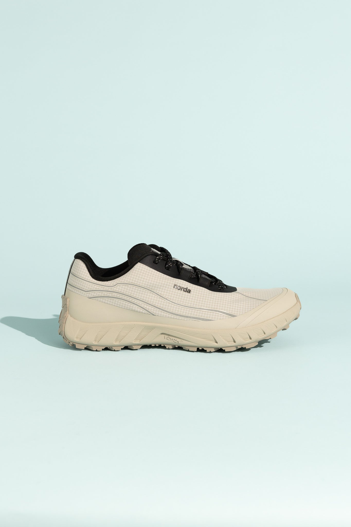 norda 002 M スニーカー　CINDER norda 002 Men's Cinder – Holabird Sports