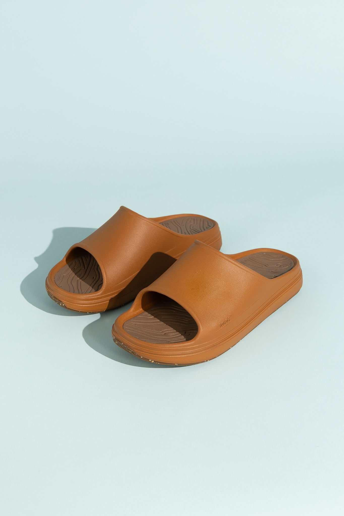 Norda 008 - Oud premium recovery slide shoes in brown on a light background.