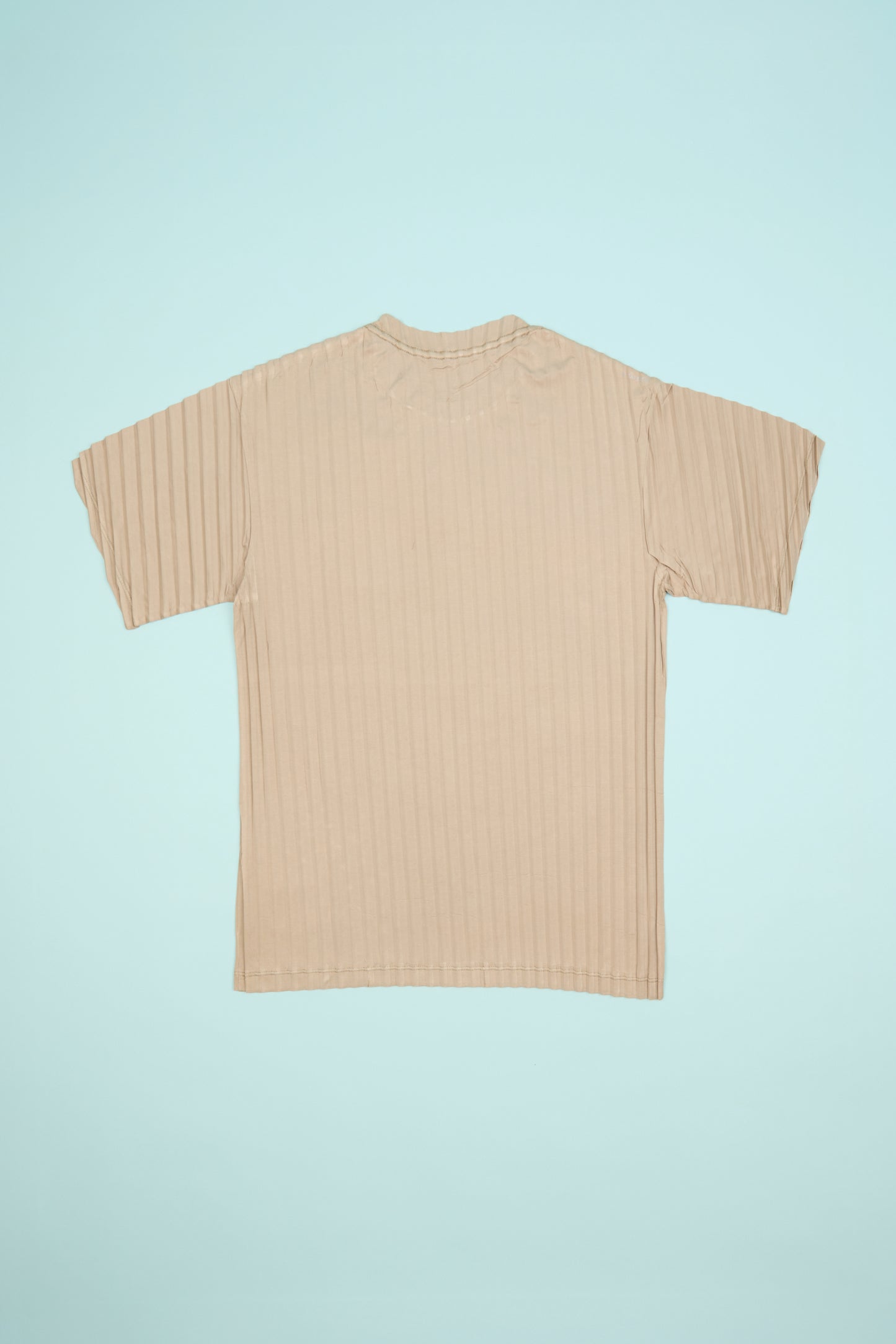 Satisfy AuraLite™ Pleated T-Shirt - Mineral Dune | Coffee Outdoors