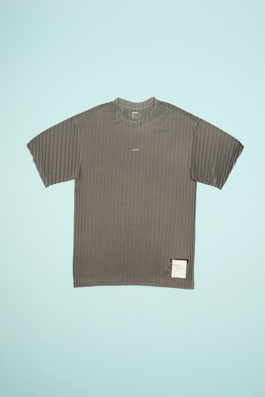 Satisfy AuraLite™ Pleated T-Shirt - Mineral Graphite | Coffee Outdoors