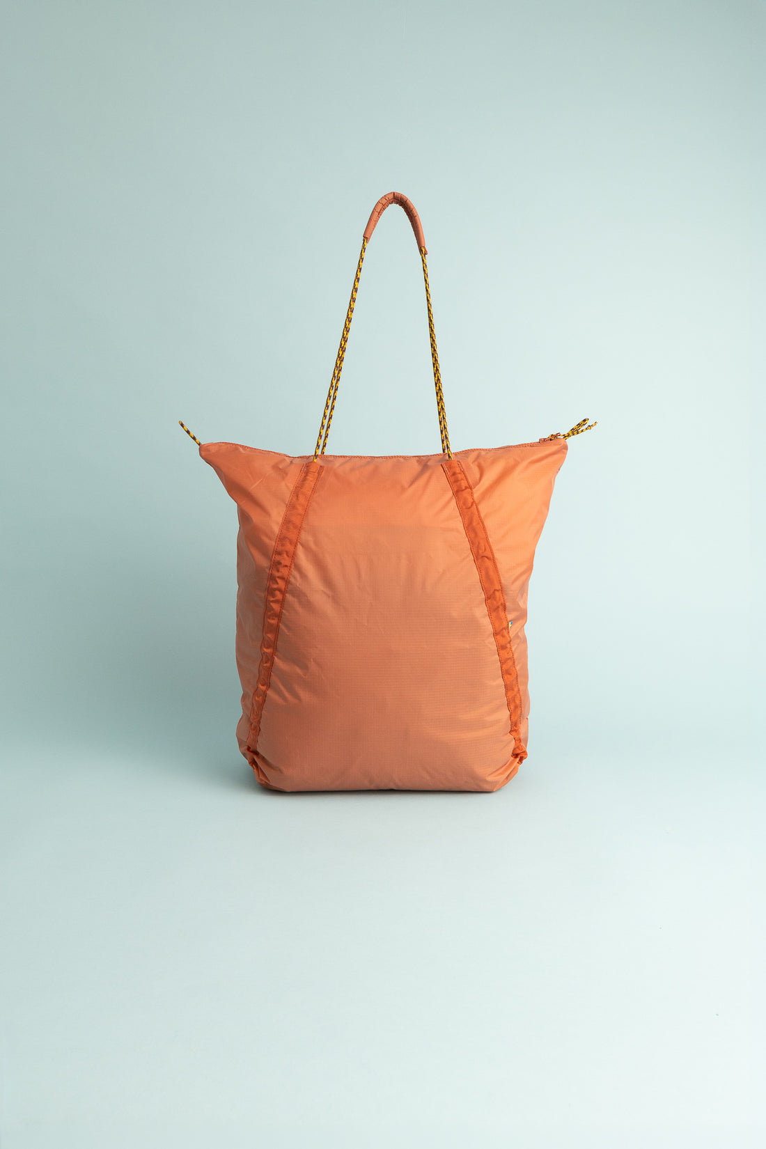Klattermusen Gebo Bag 23L in Cloud Berry, view 2.
