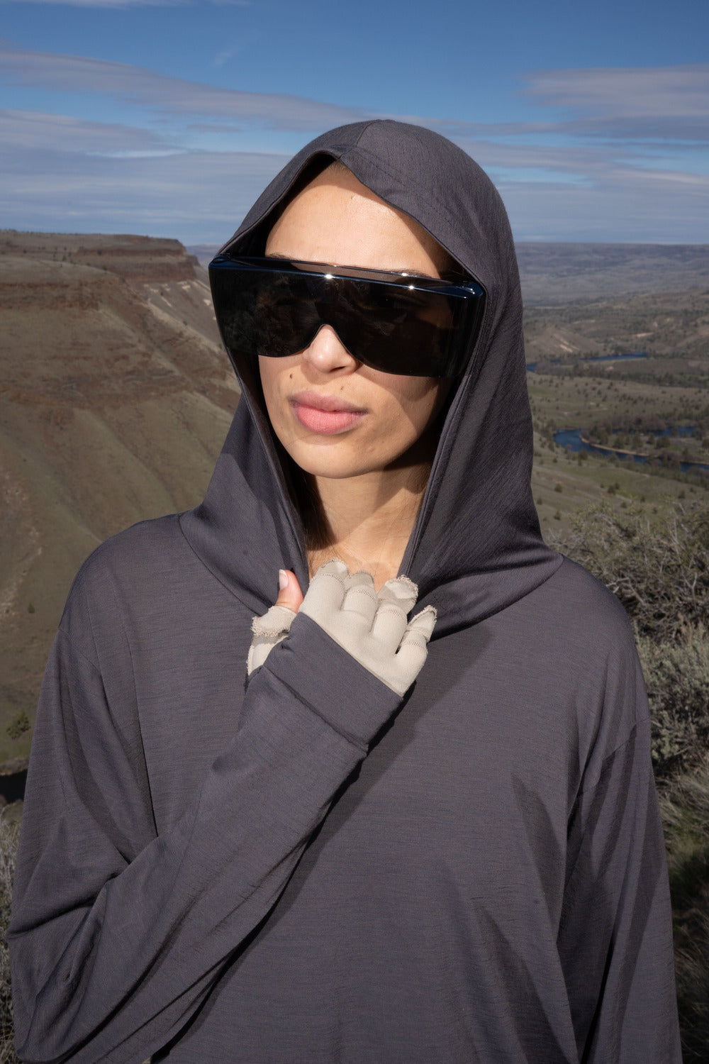 Creeper Hood Merino in Magnet, detail