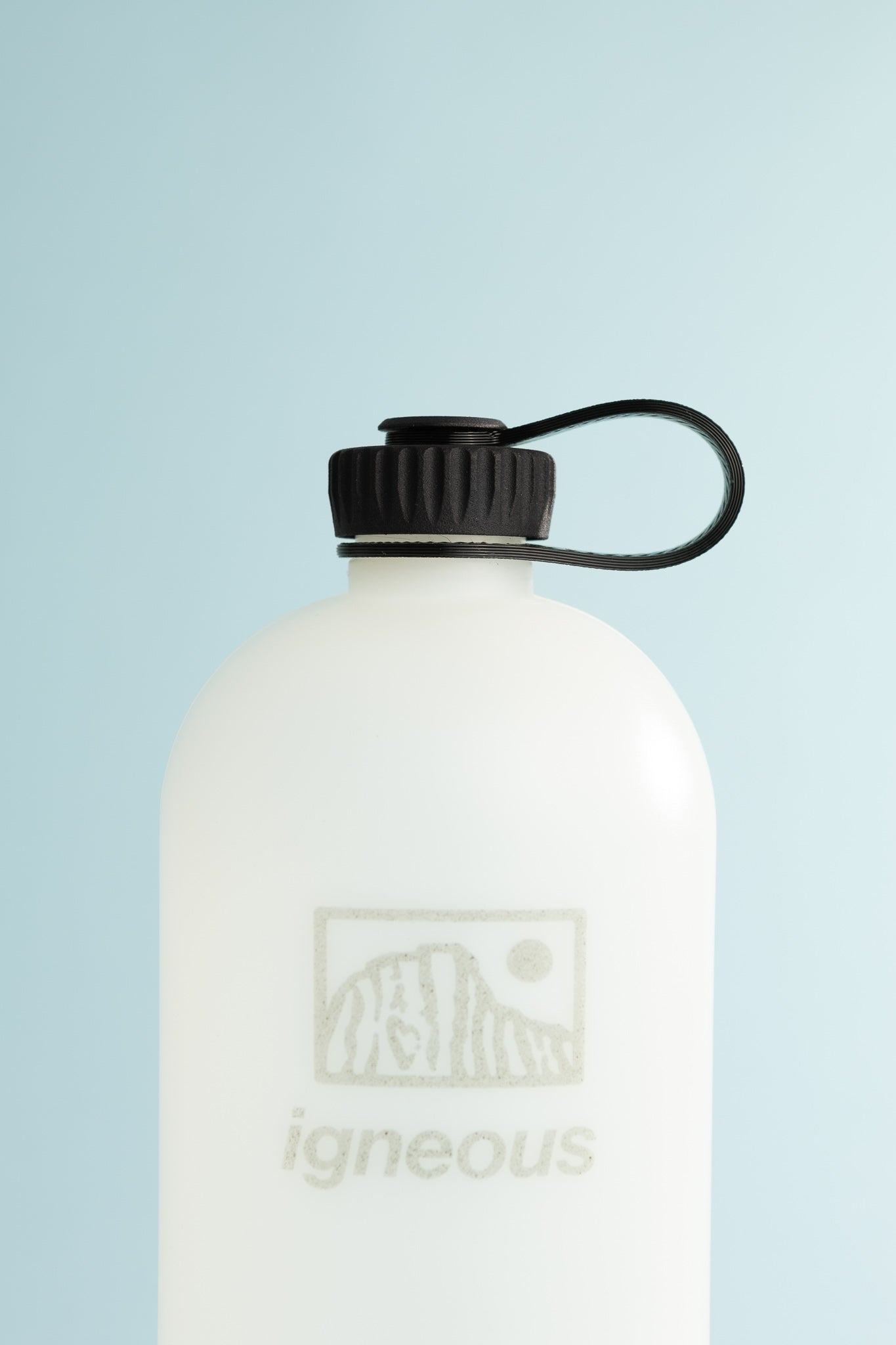 Igneous Gear NOBO Bottle with durable cap and tether, perfect for ultralight hikes and daily use.