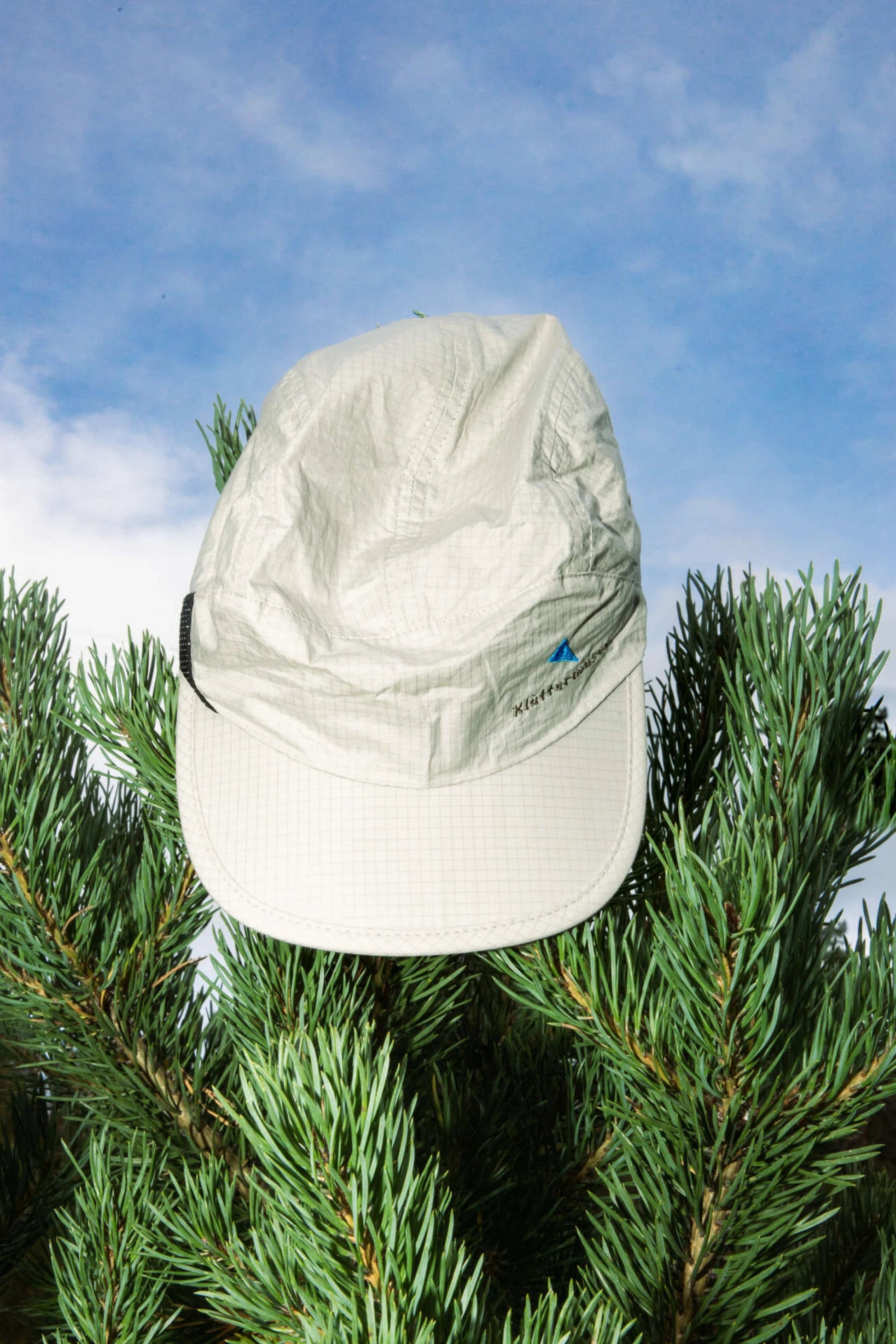 Klattermusen Ansur Five Panel Cap - Dove Raven | Coffee Outdoors