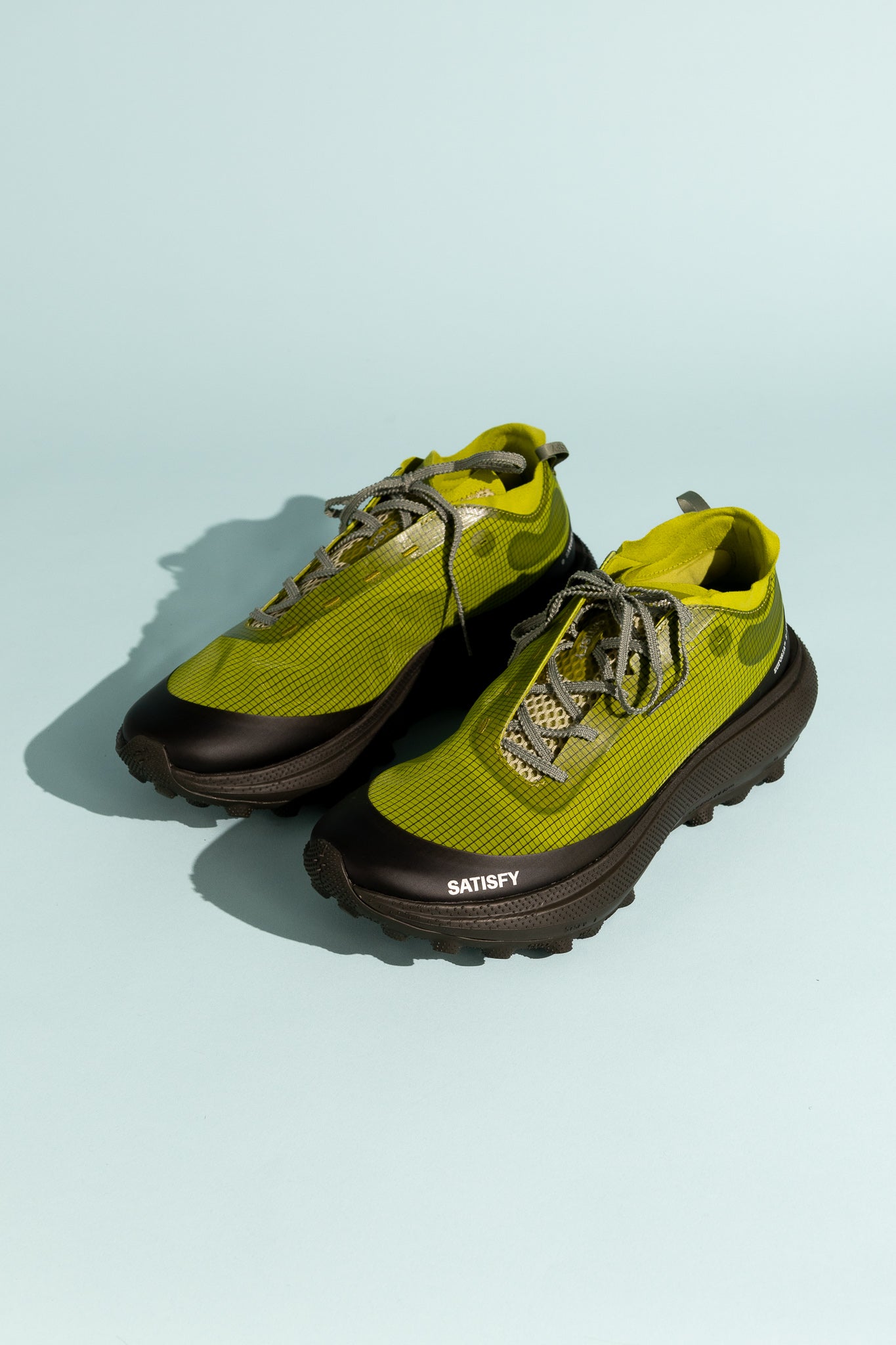 Satisfy TheROCKER shoes in Grenoble Green designed for ultra distance performance on various terrains.