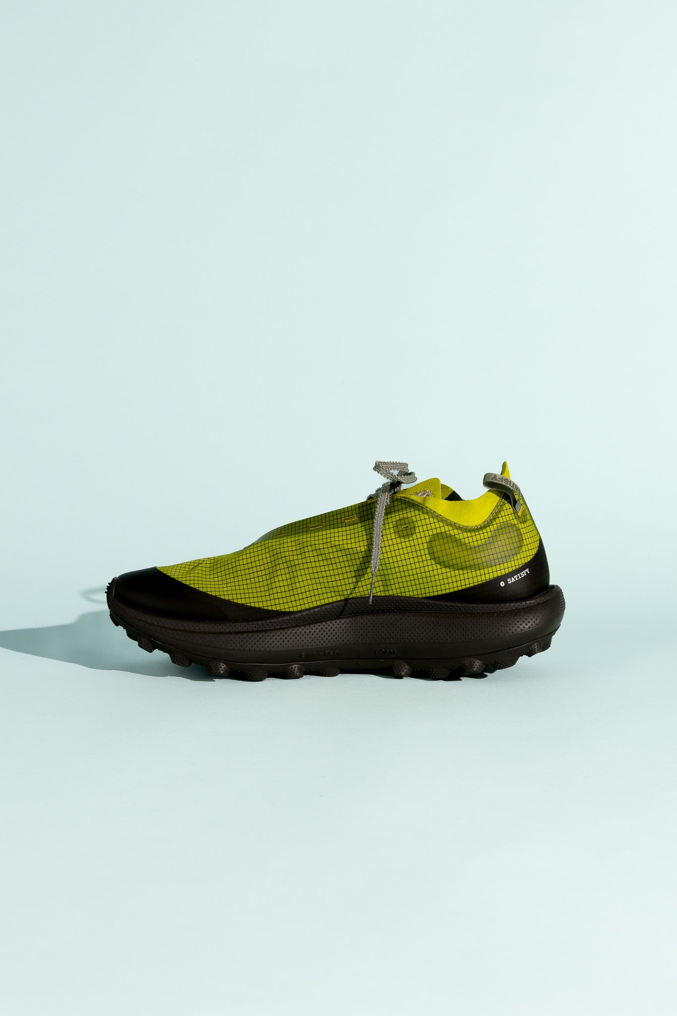 Satisfy TheROCKER in Grenoble Green, designed for ultra-distance performance on diverse terrains.