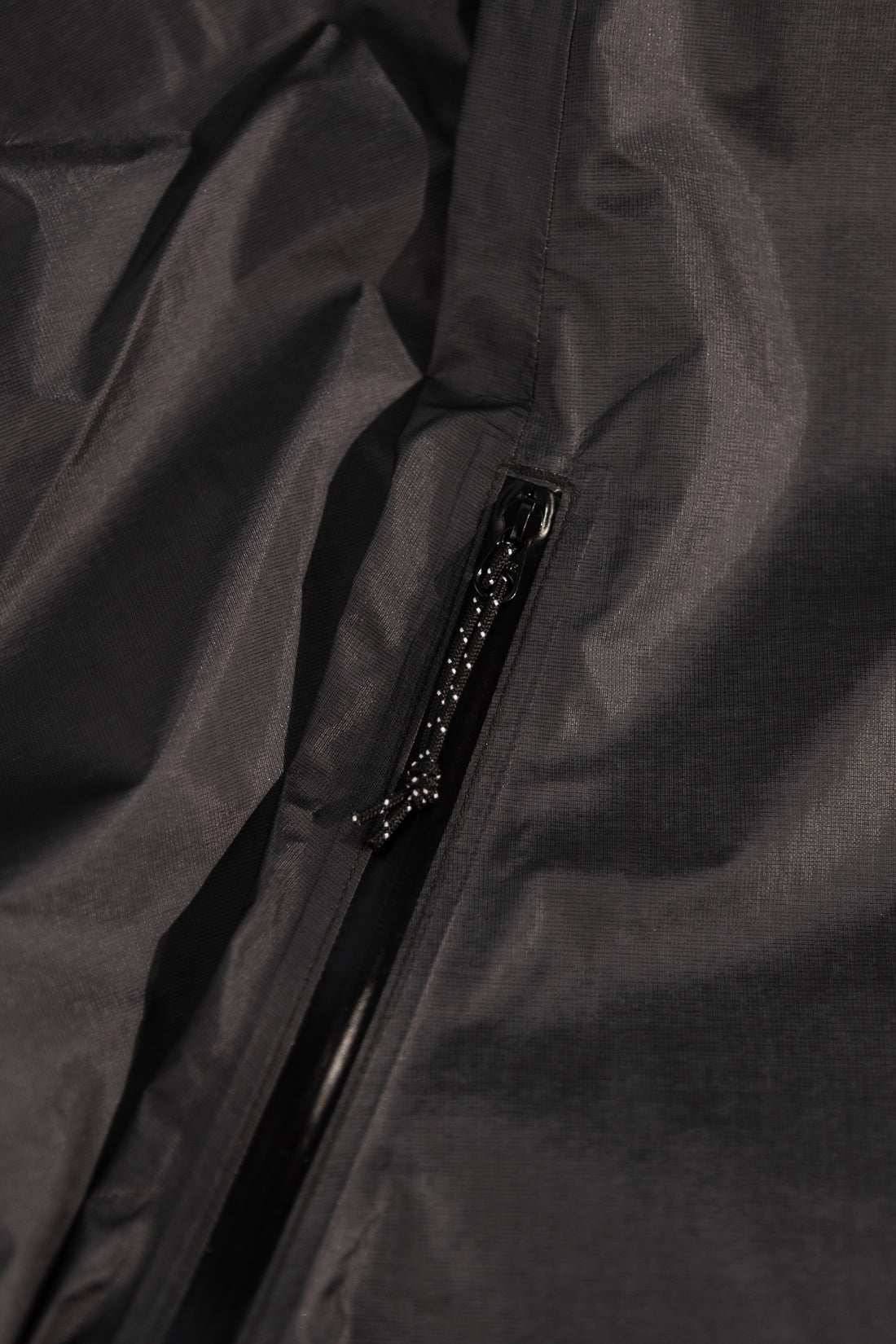 Close-up of US Women's Versalite Jacket zipper detail showing the lightweight fabric and design.