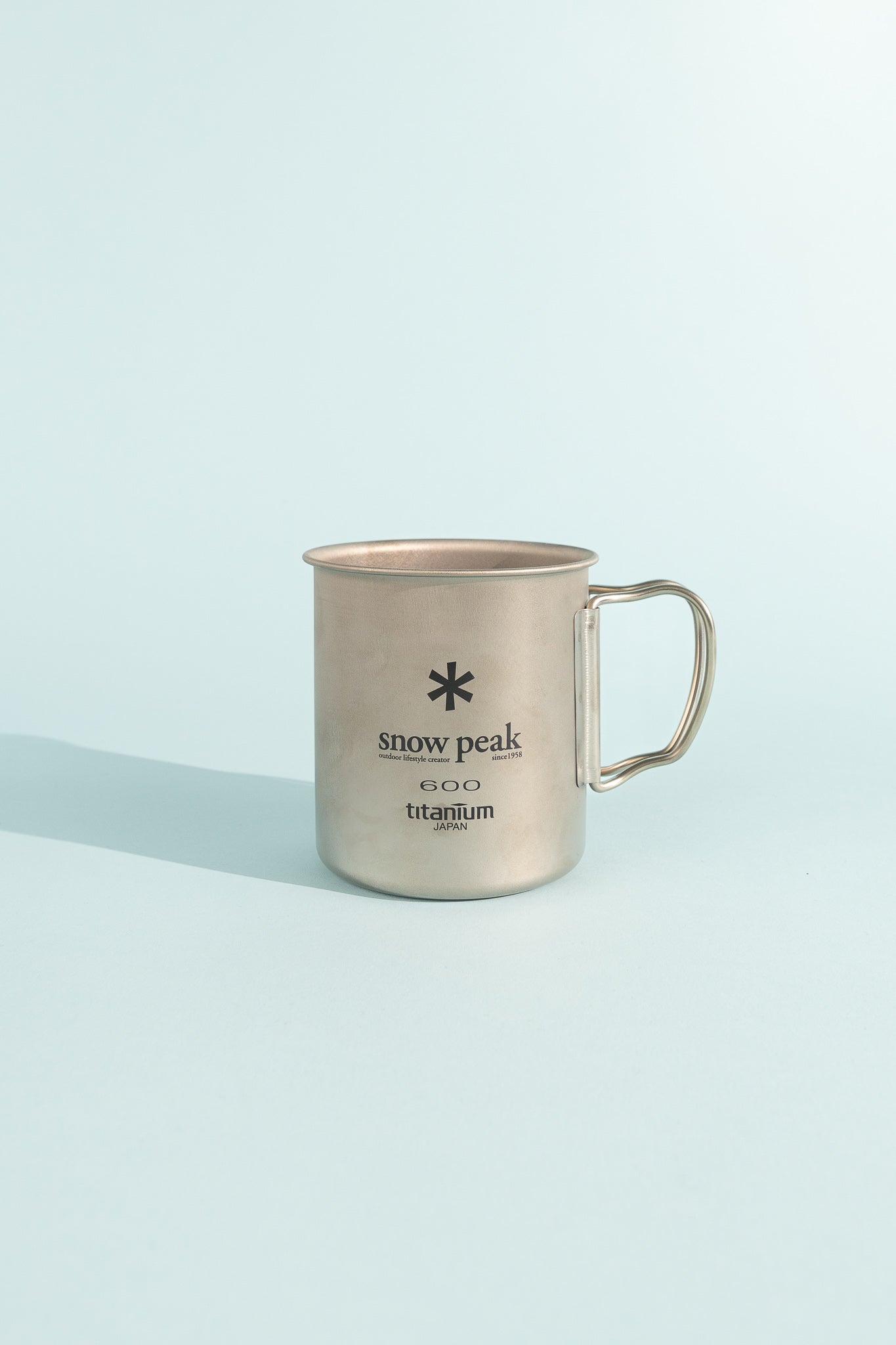 Titanium Single Wall Cup 600 from Snow Peak, ultralight titanium mug with foldable handle for easy storage and outdoor use.
