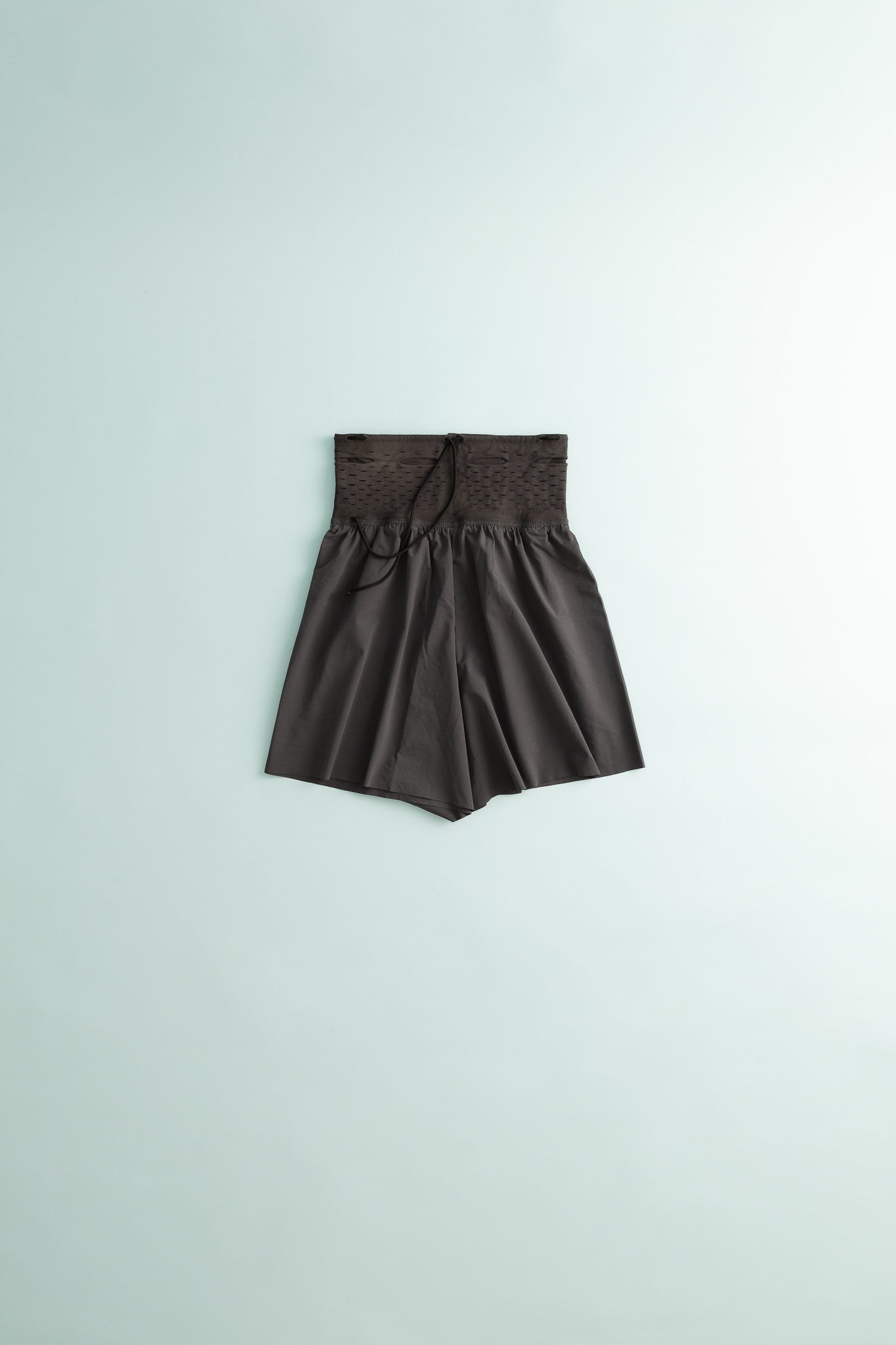 Warp Short Short - Anthracite, featuring a unique warp-knit engineered pocket waistband design.