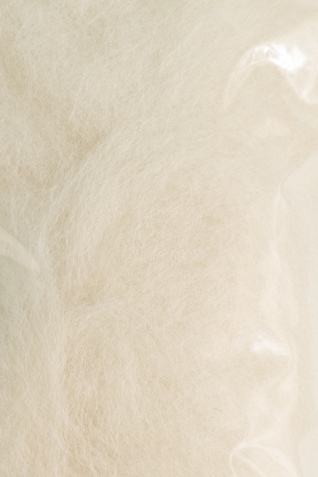 Close-up of soft, 100% carded lambs wool for the Midi Pack, designed to prevent blisters while having fun.