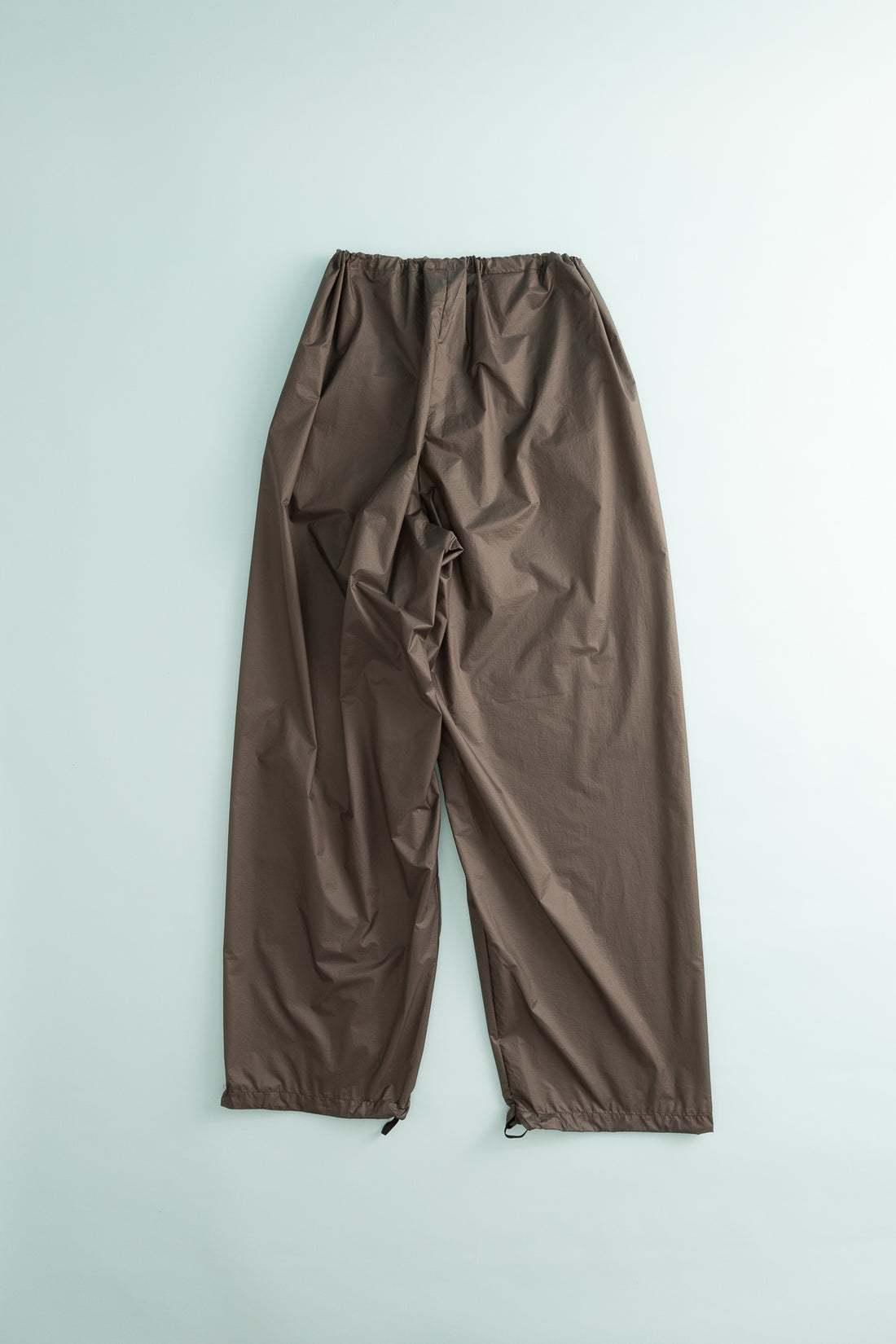 Breaker Wind Pant in Iron, lightweight and packable pants ideal for weather protection and layering.