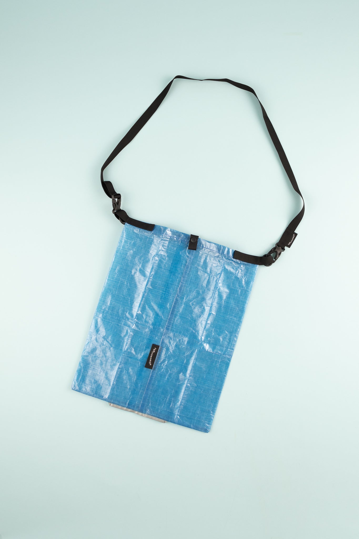Allmansright Björn Food Bag Add-On Strap in blue color, designed for convenience and comfort while carrying essentials.