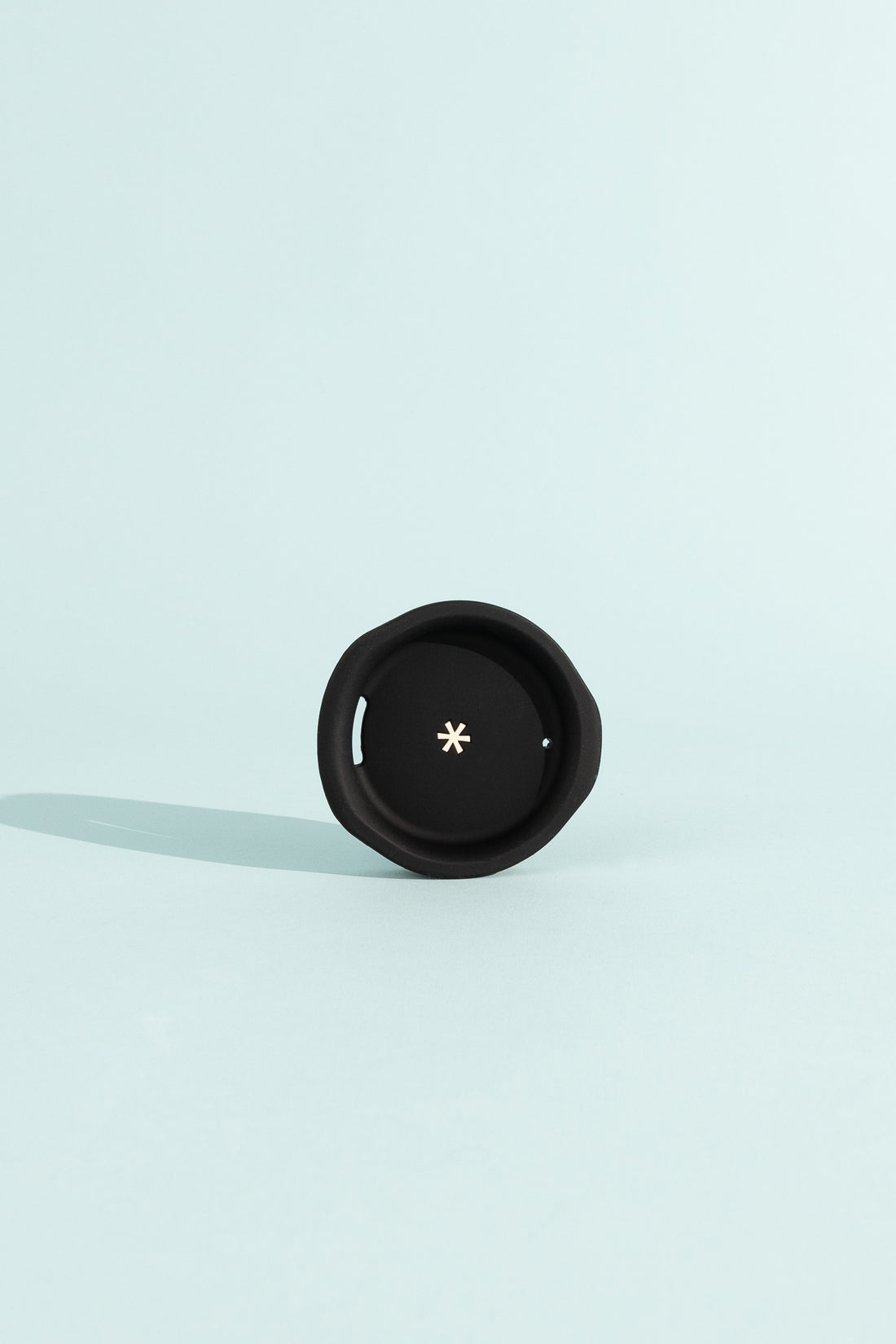Black silicone lid for 300 Cup, perfect for keeping your brew secure. Silicone Lid ensures freshness.