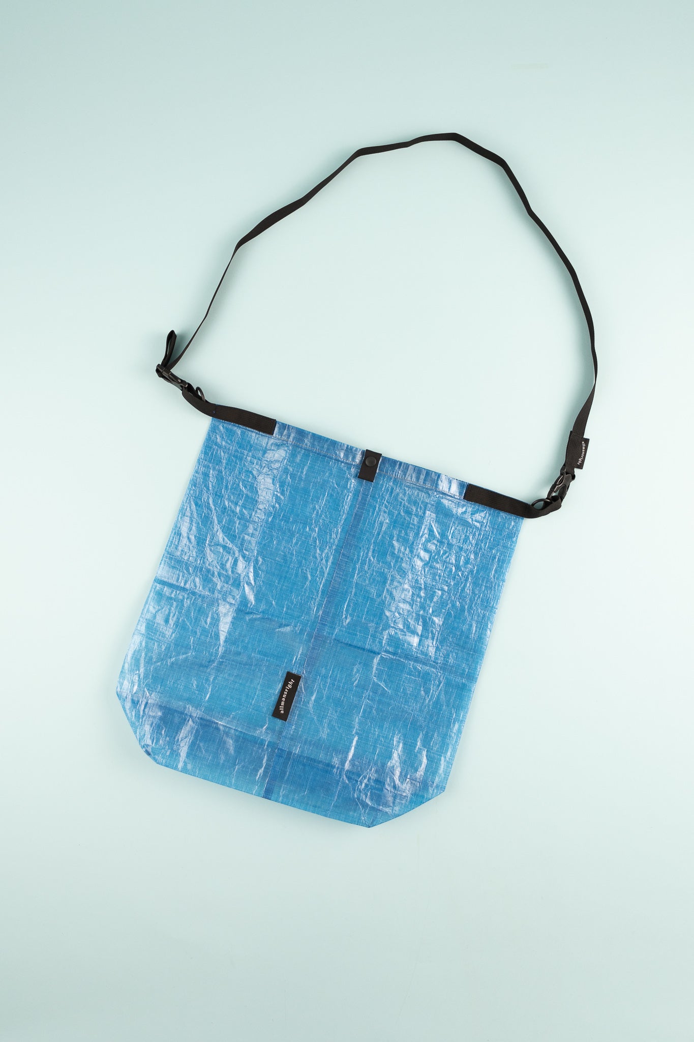 Allmansright Björn Food Bag Add-On Strap in blue, designed for versatility and comfort in carrying essentials.