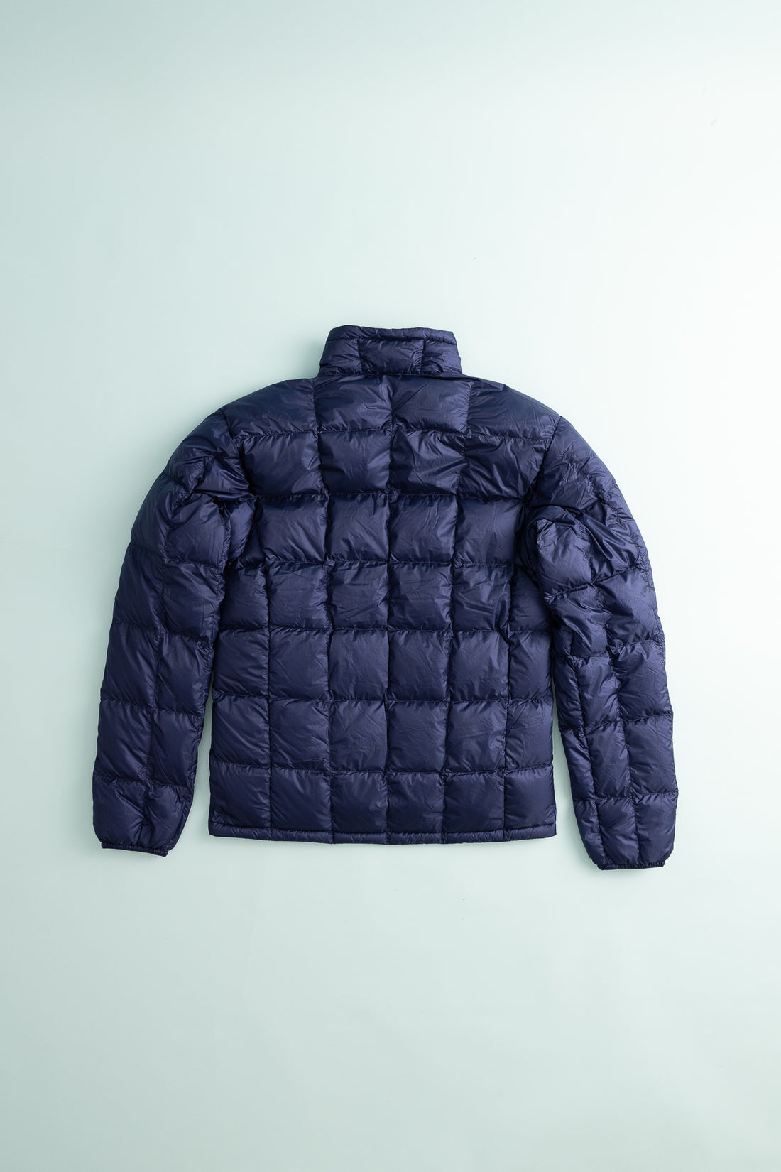 US Men's Superior 800 Down Jacket in Navy color, showcasing the back view on a light background.