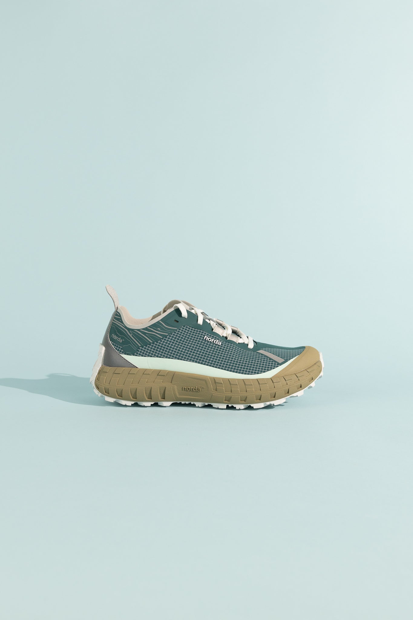 Shoe 001A - Horizon in teal and beige color, showcasing innovative Arnitel® TPEE® midsole technology.
