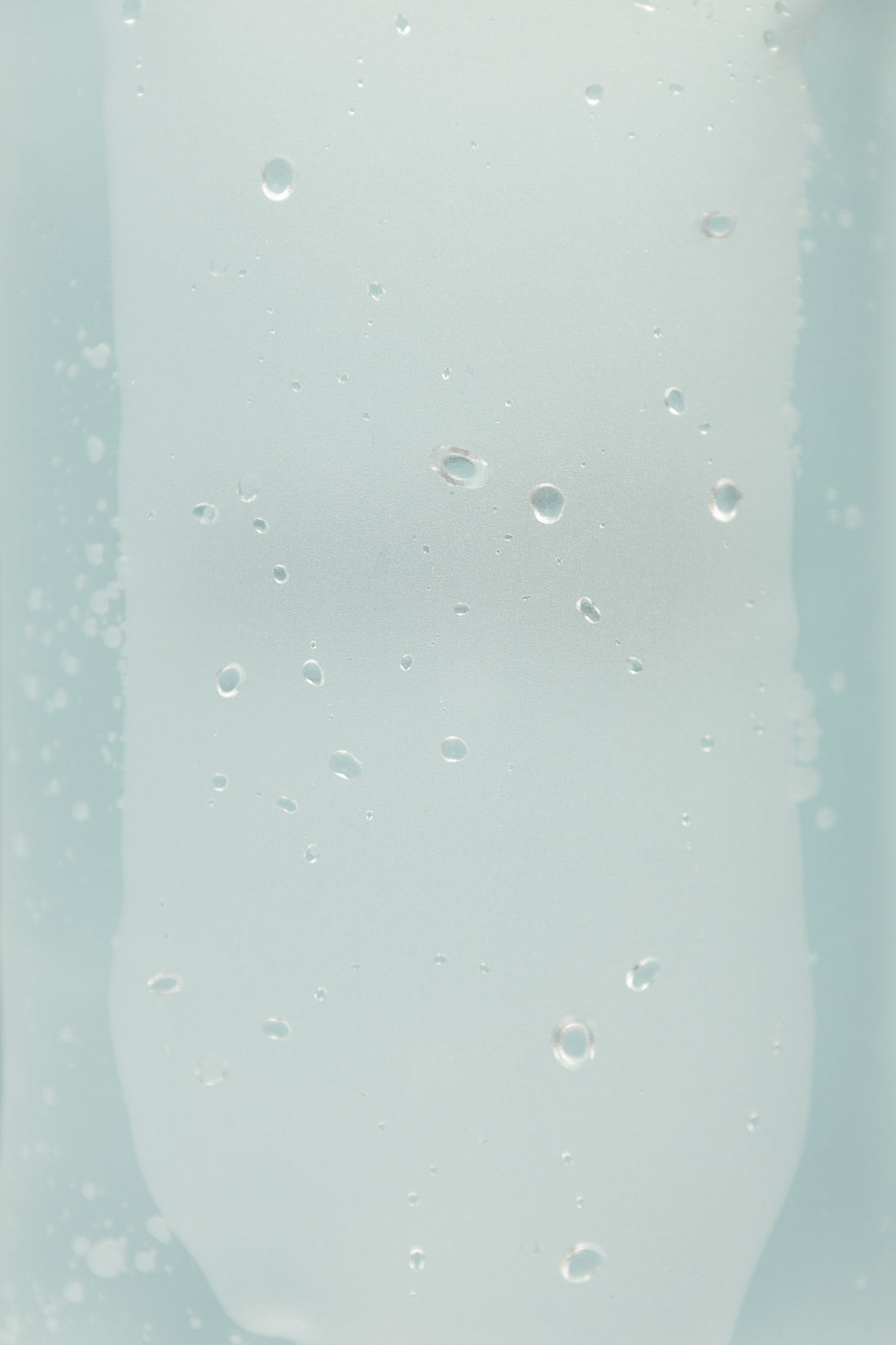 Close-up of water droplets on a clear surface, showcasing condensation on the Vecto 2L water bladder.