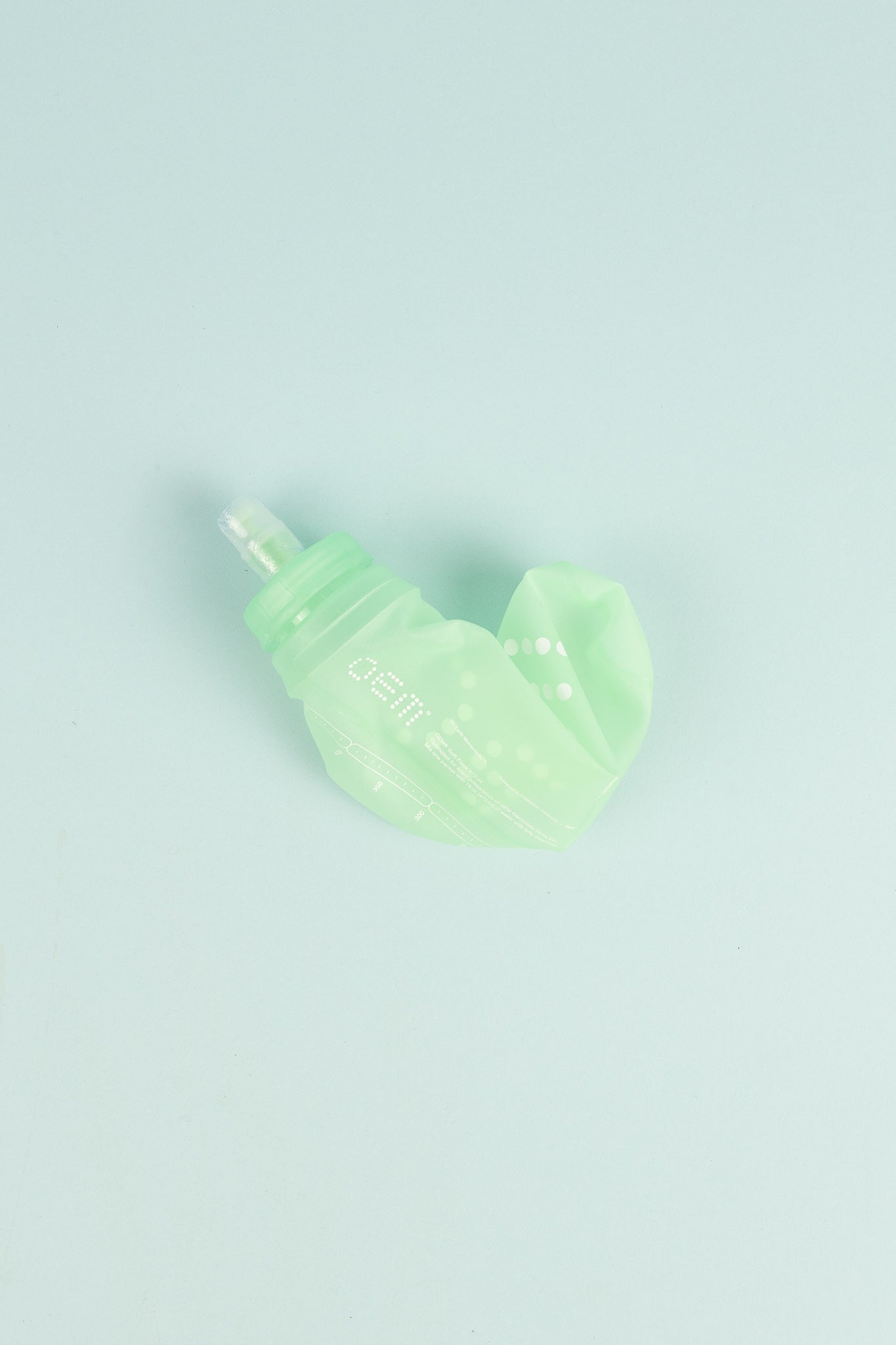 OEM Soft Flask 473ml in a collapsible design, perfect for hydration during sports activities.