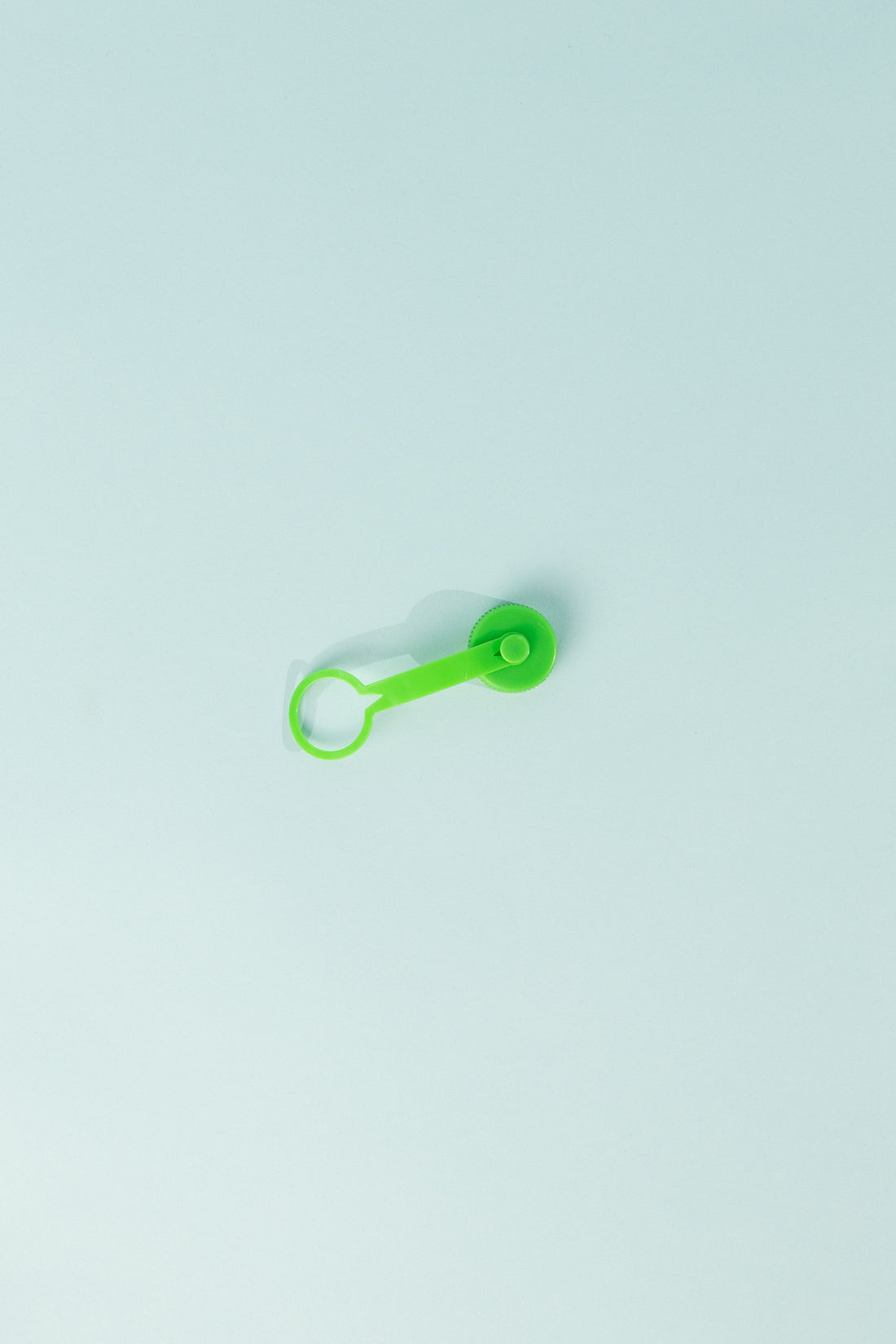 Replacement Tethered Cap for 28mm threaded neck, green color, designed for CNOC 28mm products.