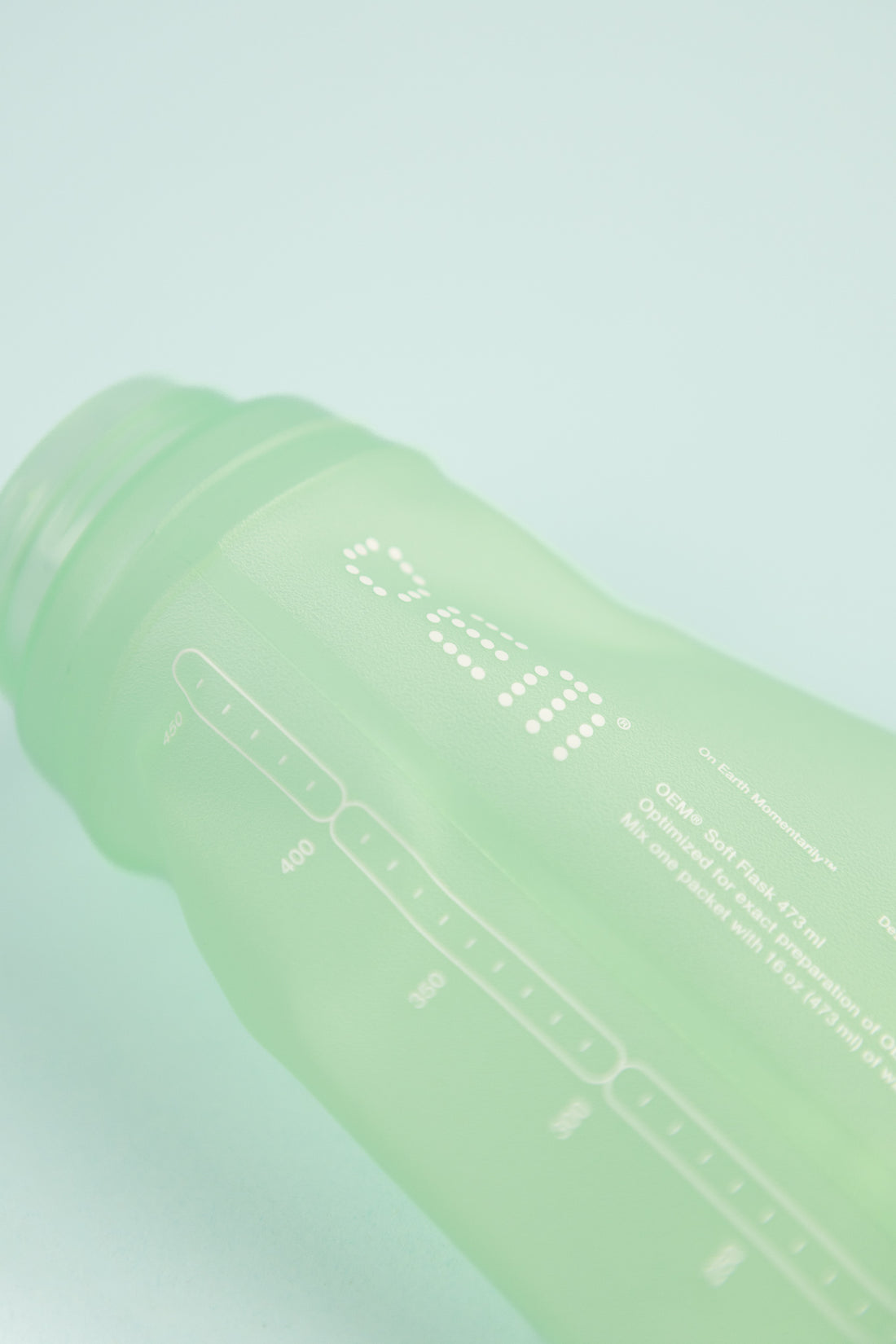 OEM Soft Flask 473ml lightweight collapsible hydration bottle designed for high intensity exercise.