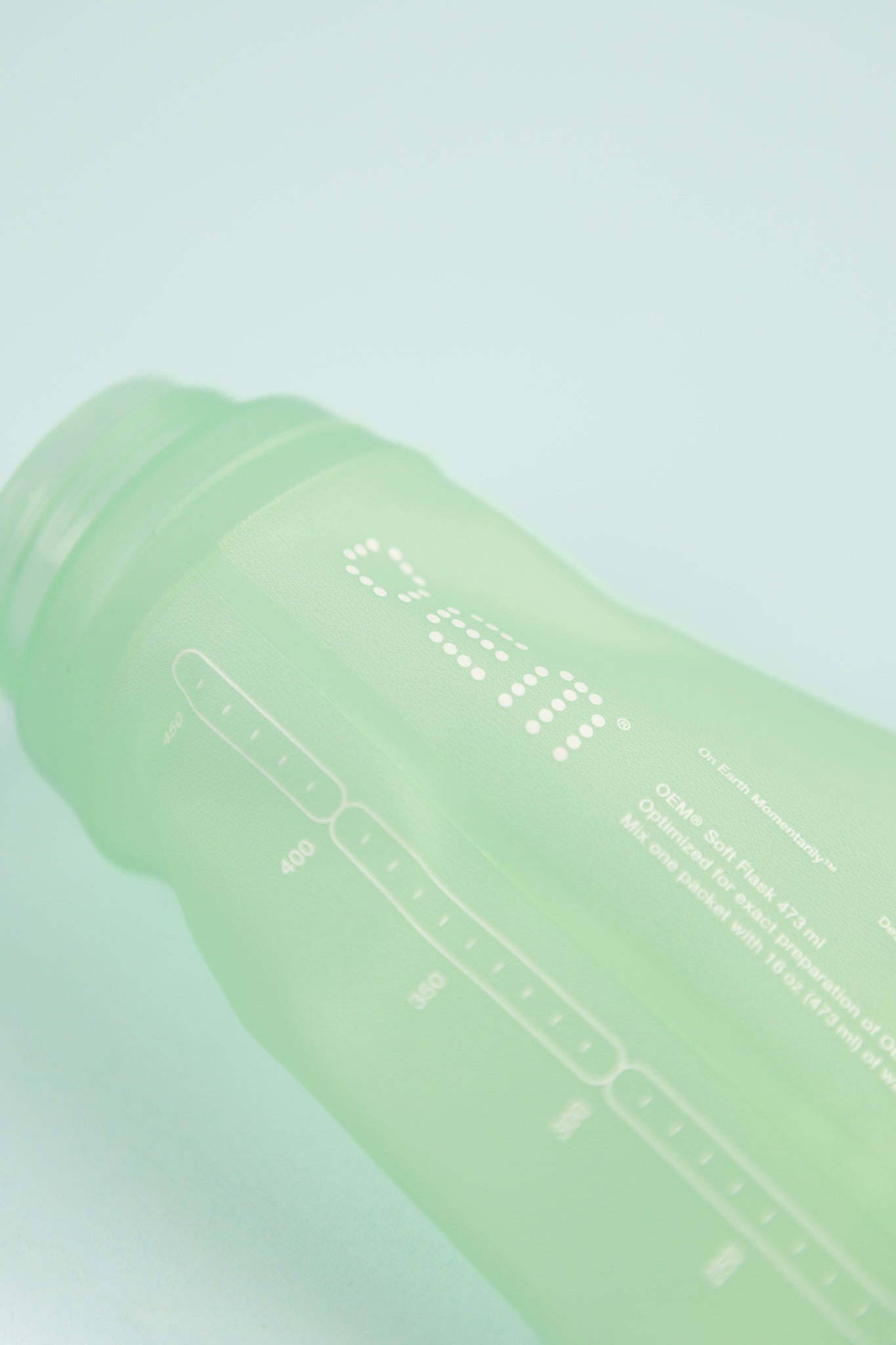 OEM Soft Flask 473ml lightweight collapsible hydration bottle designed for high intensity exercise.