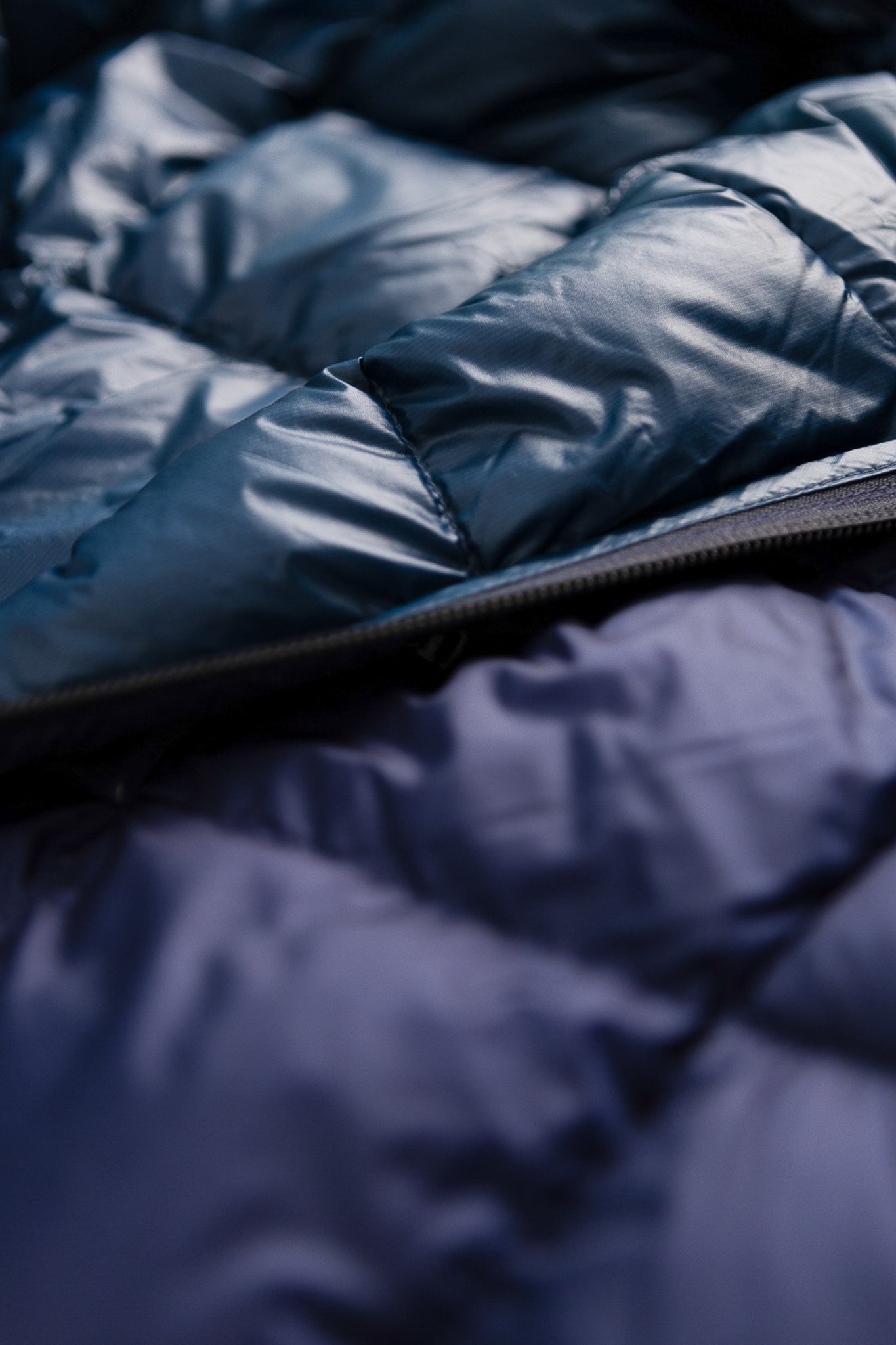 Close-up of the US Mens Superior 800 Down Jacket in navy, showcasing the high-quality down insulation and fabric details.