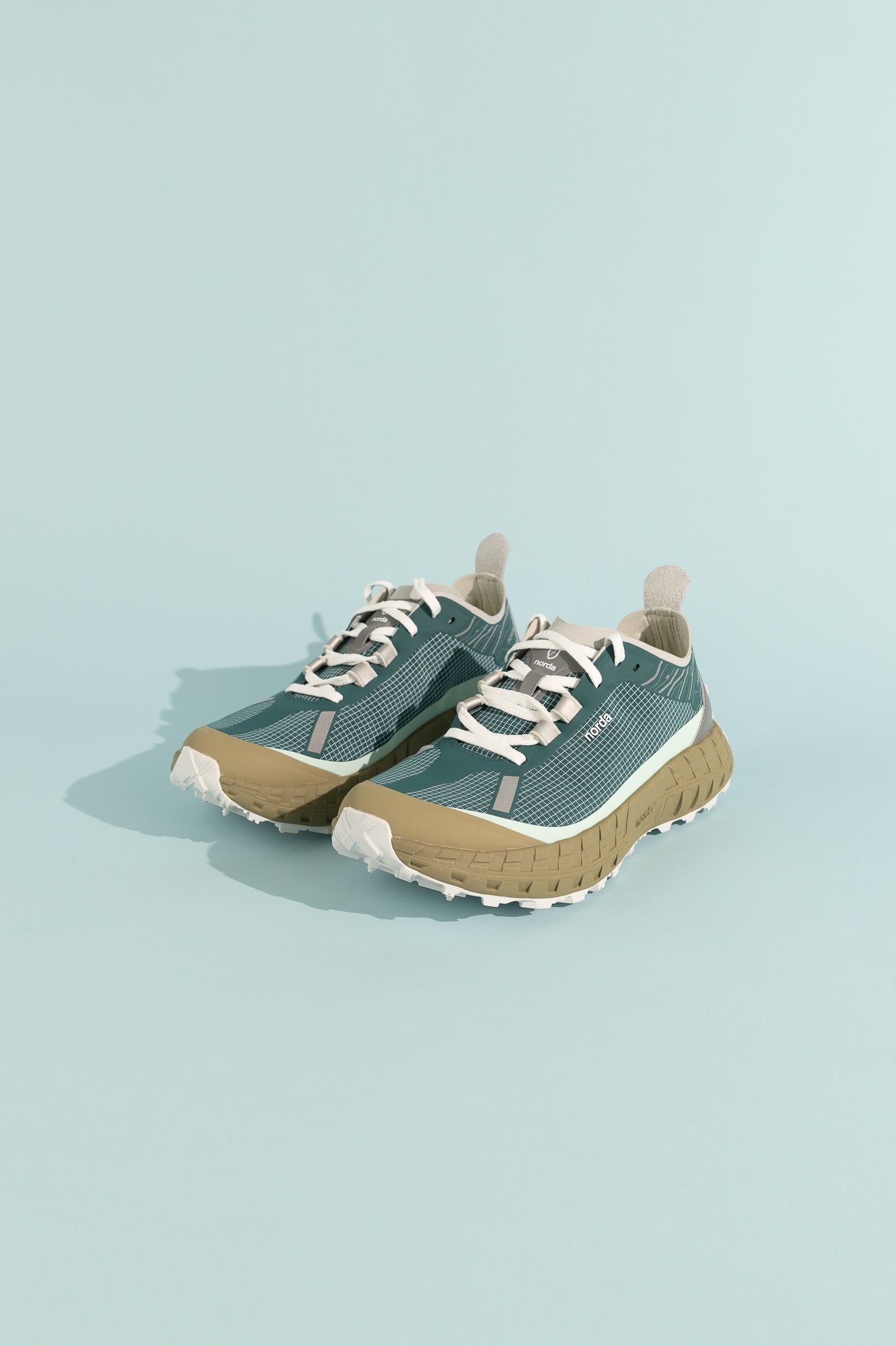 Norda 001A - Horizon shoes featuring Arnitel® TPEE® midsole technology in green and beige, designed for comfort.